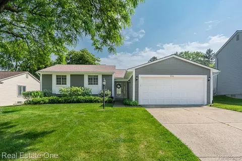 914 Dressler Ln, Rochester Hills, MI 48307