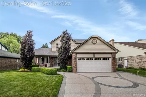 20795 Marlinga Dr, Clinton Township, MI 48038