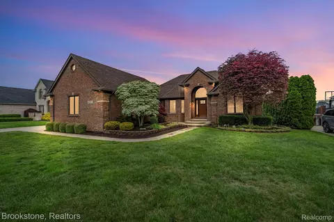 26569 Autumn Lake Dr, Chesterfield, MI 48051