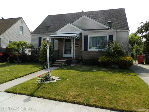 25207 Fortuna St, Roseville, MI 48066