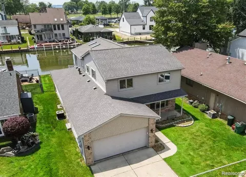 37793 Circle Dr, Harrison, MI 48045