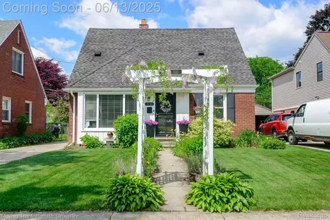3130 Hollywood St, Dearborn, MI 48124