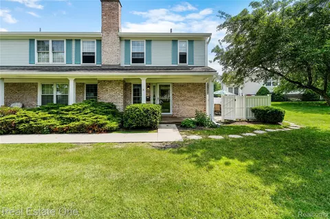 42124 Roscommon St, Northville, MI 48167