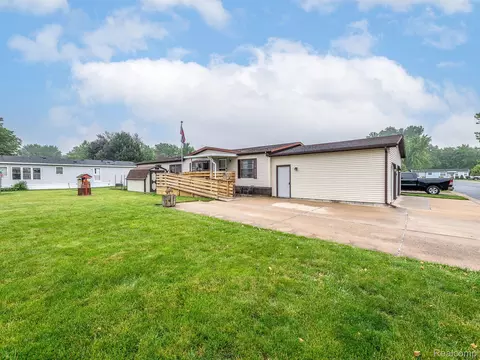 285 Heather, Bedford, MI 48182