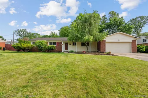 32311 Farmersville Rd, Farmington Hills, MI 48334