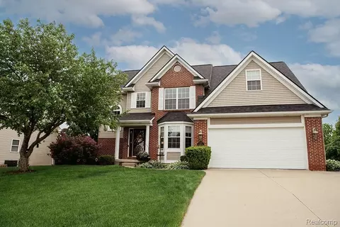 1023 Foxborough Dr, Williamston, MI 48895