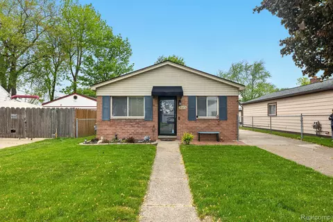 20373 Voiland St, Roseville, MI 48066