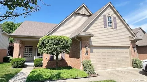 43573 E Perignon Dr N, Sterling Heights, MI 48314