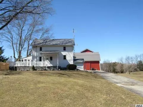 7090 Hallenbeck Hwy, Cambridge, MI 49253