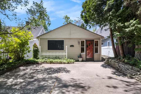 4044 Fieldview Ave, West Bloomfield, MI 48324