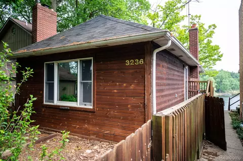 3236 Shady Oak Dr, Columbiaville, MI 48421