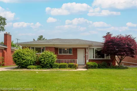 20013 Chalon St, Saint Clair Shores, MI 48080