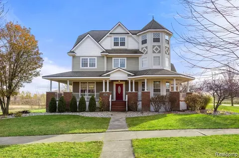 4468 Edison Blvd, Fenton, MI 48451
