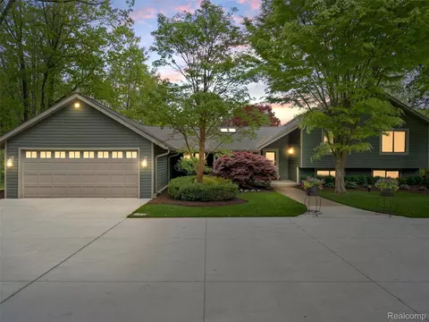 1201 E Leonard Rd, Leonard, MI 48367