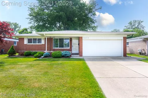 30319 Warner Ave, Warren, MI 48092