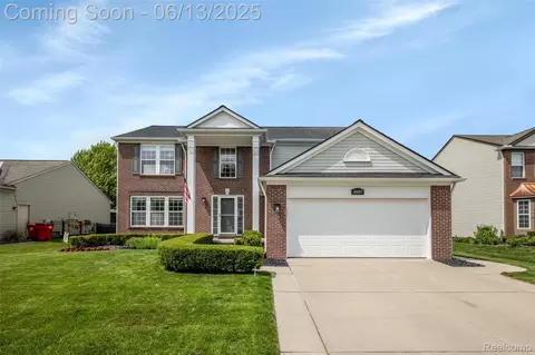 18885 English Ivy Dr, Macomb, MI 48042