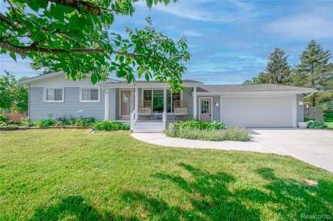 3474 Bilsky St, Burton, MI 48519