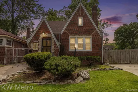 9211 Devonshire Rd, Detroit, MI 48224