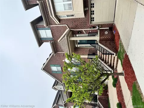 13152 Golf Pointe Dr #32, Taylor, MI 48180