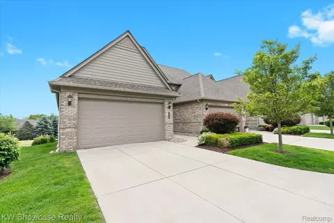 5624 Knob Hill Cir, Independence, MI 48348