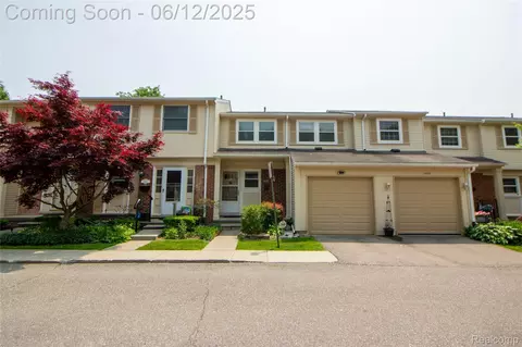 1466 Brentwood Dr, Troy, MI 48098