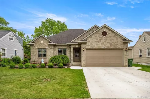 12931 Devoe St, Southgate, MI 48195