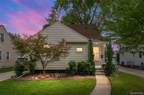 518 Roth Blvd, Clawson, MI 48017