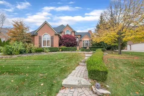 17944 Ridgeview Dr, Northville, MI 48168