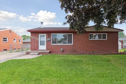 32703 Anita Dr, Westland, MI 48185