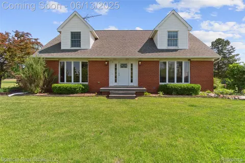 237 Kenora Dr, Fowlerville, MI 48836