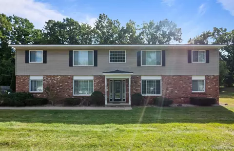 96 Village Ct, Ortonville, MI 48462