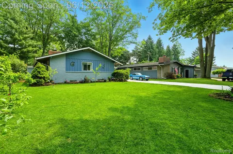 2840 Monticello Dr, Port Huron, MI 48060