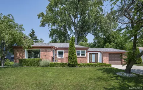 1619 E Maple Rd, Birmingham, MI 48009