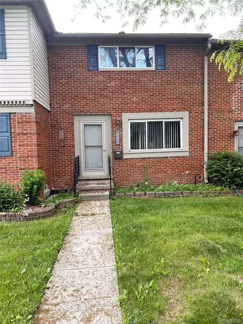 25731 Salem Ct #63, Roseville, MI 48066