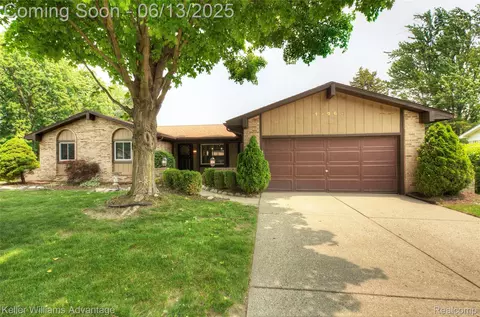 17968 Vacri Ln, Livonia, MI 48152