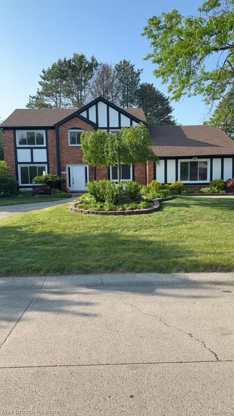 6150 Anne Dr, West Bloomfield, MI 48322