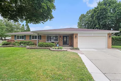 16652 Festian Dr, Clinton Township, MI 48035
