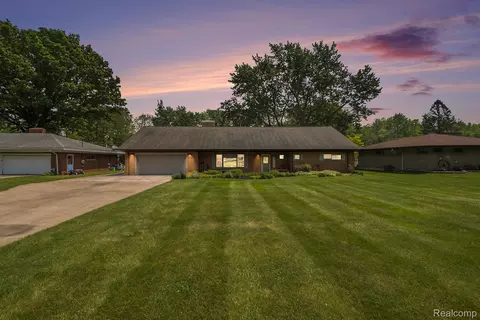 3108 Gehring Dr, Flint, MI 48506