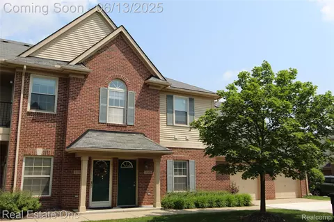 11804 Farmington Rd #83, Livonia, MI 48150