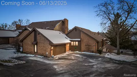 1869 Chipping Way, Bloomfield Hills, MI 48302