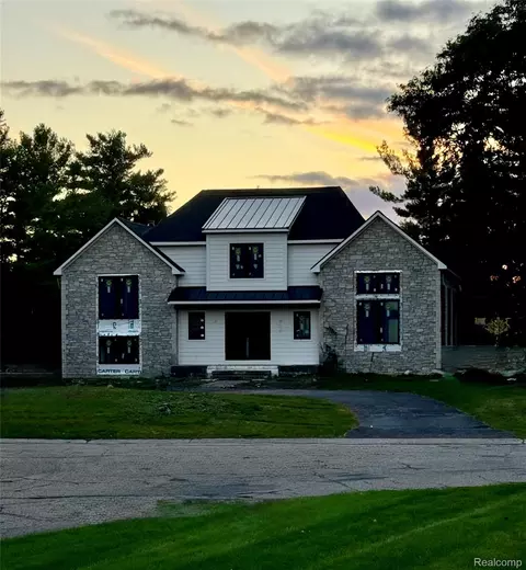 5646 Lane Lake Ct, Bloomfield Hills, MI 48302