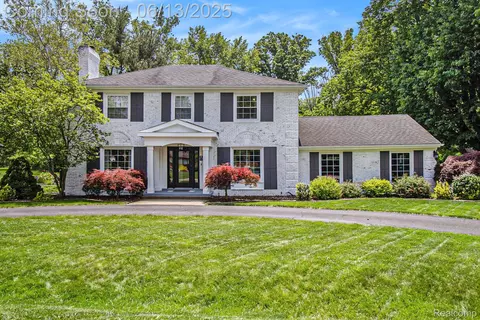 9875 Island Dr, Grosse Ile, MI 48138