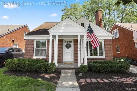1630 N Denwood St, Dearborn, MI 48128