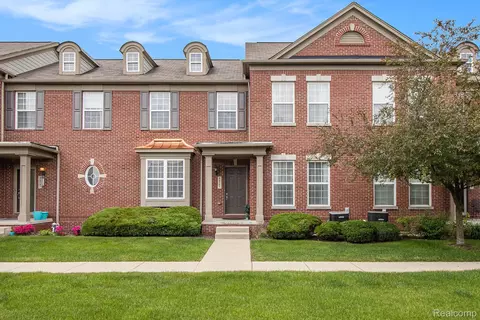 49761 Courtyard Ln, Canton, MI 48188
