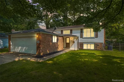 550 Langfield St, Northville, MI 48167