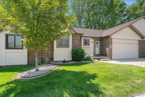 20534 Longwood Dr, Clinton Township, MI 48038