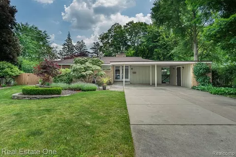 348 Charles Rd, Rochester, MI 48307