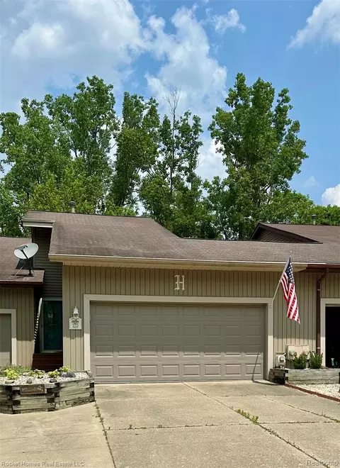 222 Mary St, Flushing, MI 48433
