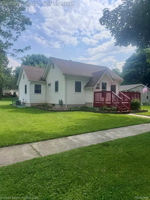 4214 Mill St, North Branch, MI 48461