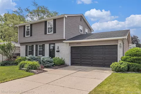 39297 Gloucester St, Westland, MI 48186